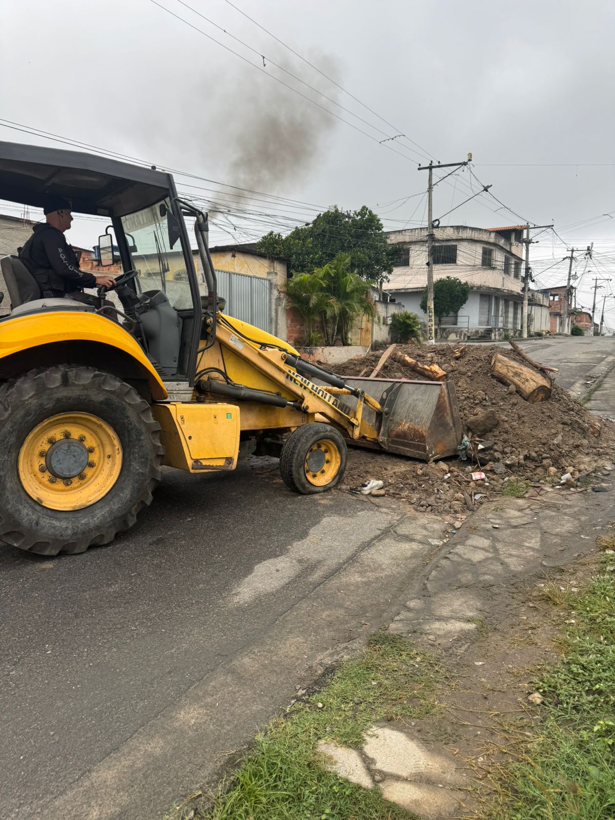 Batalhão de São Gonçalo retira 32 toneladas de barricadas no bairro Jardim Catarina